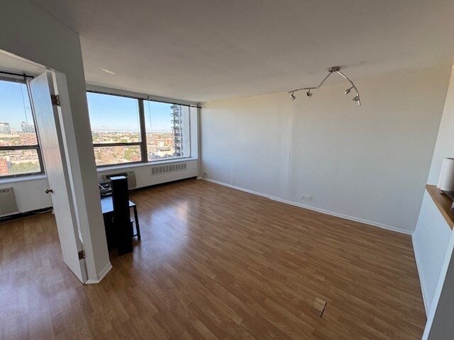 Building Photo - 1455 N Sandburg Terrace