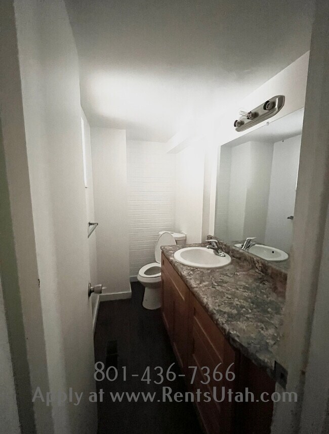 Building Photo - Provo Townhome