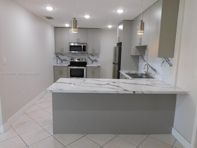 Building Photo - 846 W 31st St