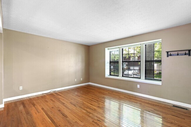Building Photo - 7701 Kelvinway Dr