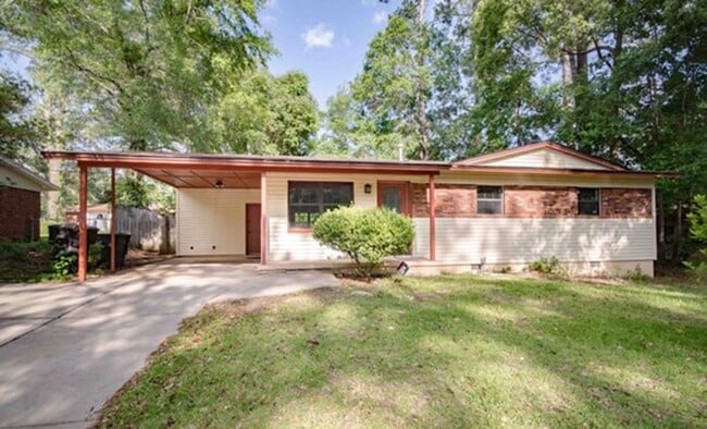 Building Photo - Fabulous home near the fairgrounds-$500 off 1st months rent!