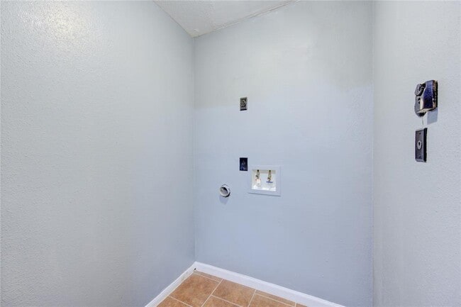 Building Photo - 12500 Sandpiper Dr