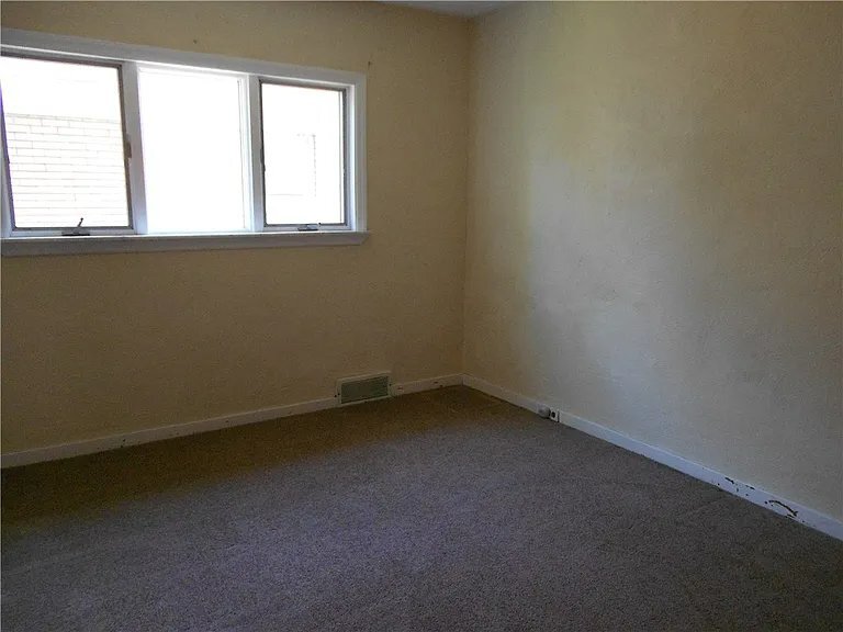 Building Photo - 909 Gaskill Ave