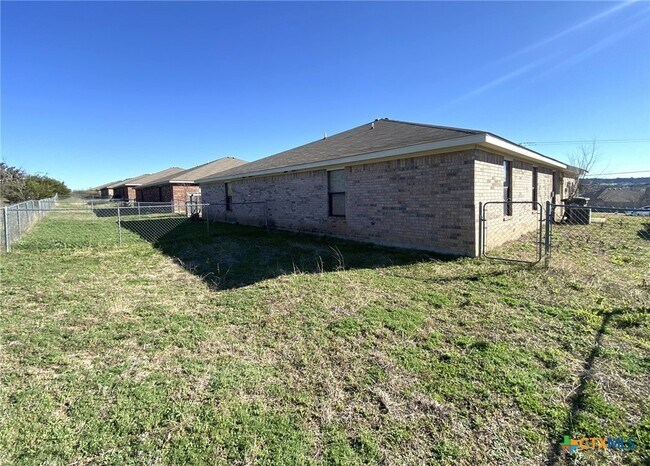 Building Photo - 2910 Ashley Dr