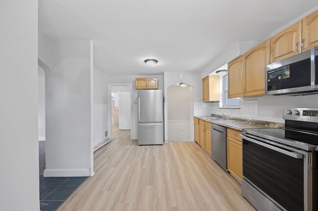 Building Photo - BRIDGETOWN - Adorable spacious 2 bed 1 bath brick ranch.