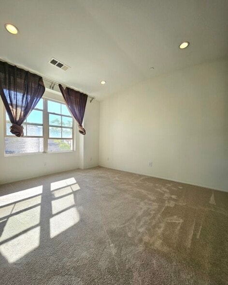 Building Photo - 37 Bijou