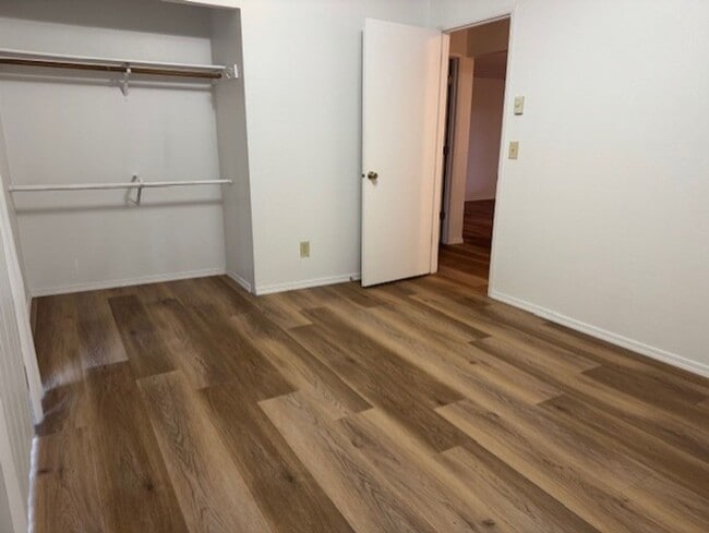 Building Photo - MOVE IN SPECIAL $500 OFF FIRST MONTHS RENT / NE Bend on large lot