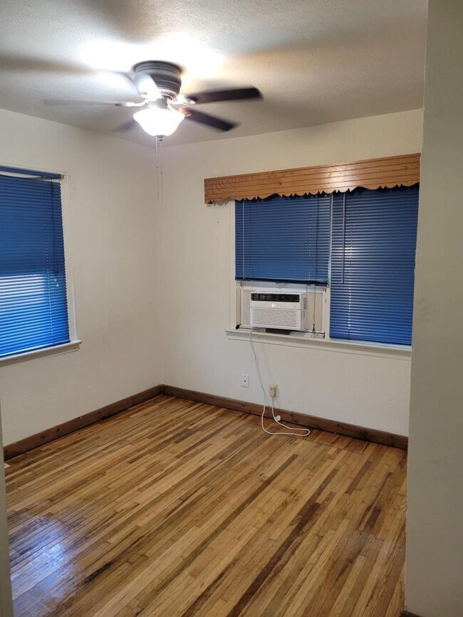 Building Photo - 1 BEDROOM 1 BATHROOM DUPLEX FOR RENT