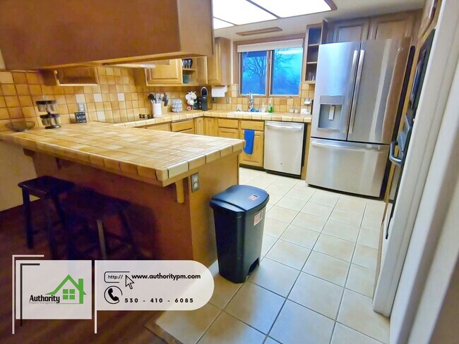 Building Photo - 10560 Old Oregon Trl