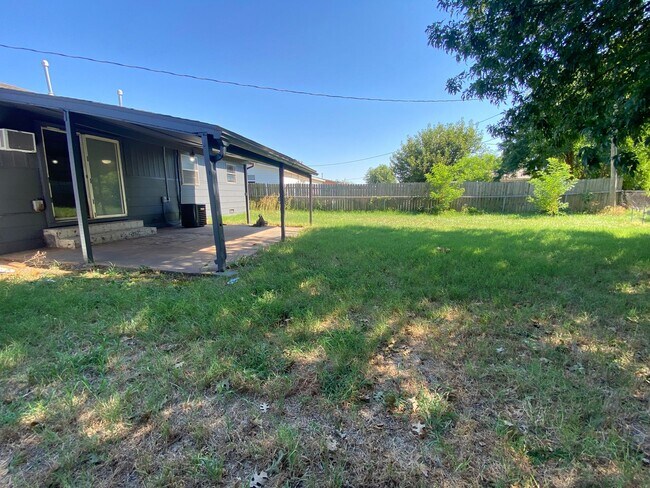 Building Photo - 4725 S Shallow Brook Dr
