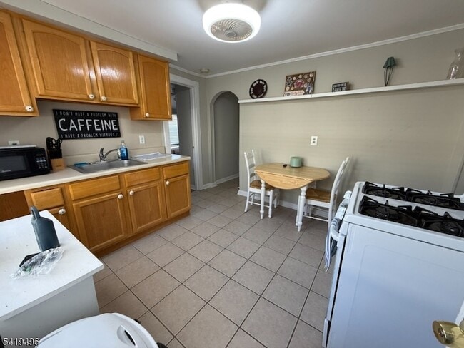 Building Photo - 22 Lincoln Ave