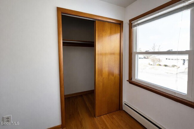 Building Photo - 113 Russell Rd