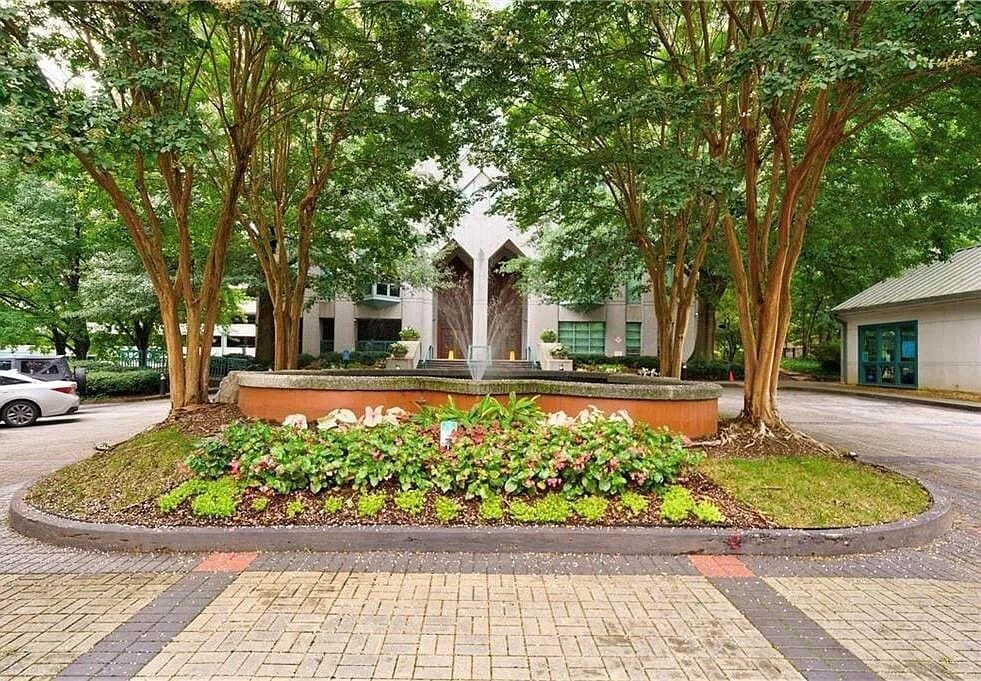 Building Entrance - 2870 Pharr Court South NW