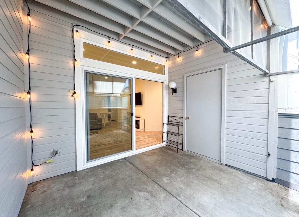 Building Photo - 237 Shadow Dance Dr