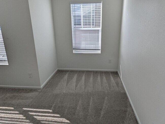 Building Photo - 17517 Booth Fls Wy