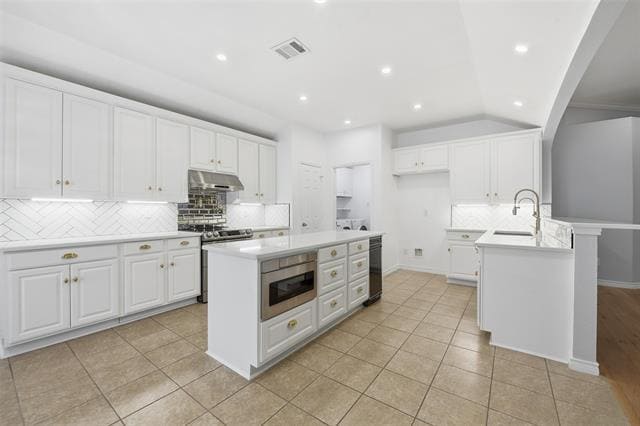 Building Photo - 835 Evergreen Ln