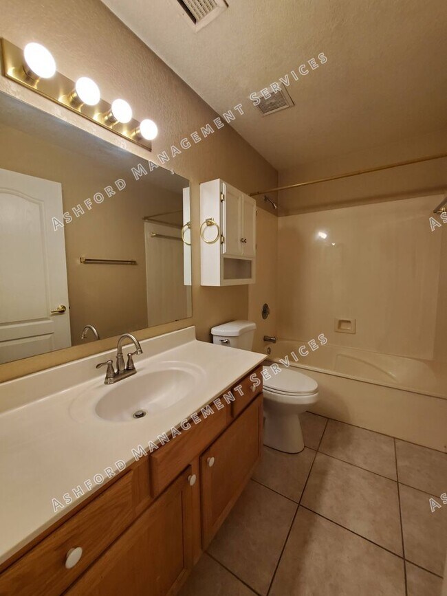 Building Photo - PINNACLE HILL RENTAL WITH MTN VIEWS, FIREP...