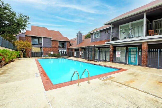 Building Photo - 1840 Burton Dr