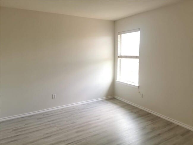 Building Photo - 3207 Barksdale Dr