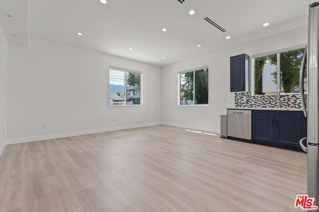 Building Photo - 119-119 S Myers St