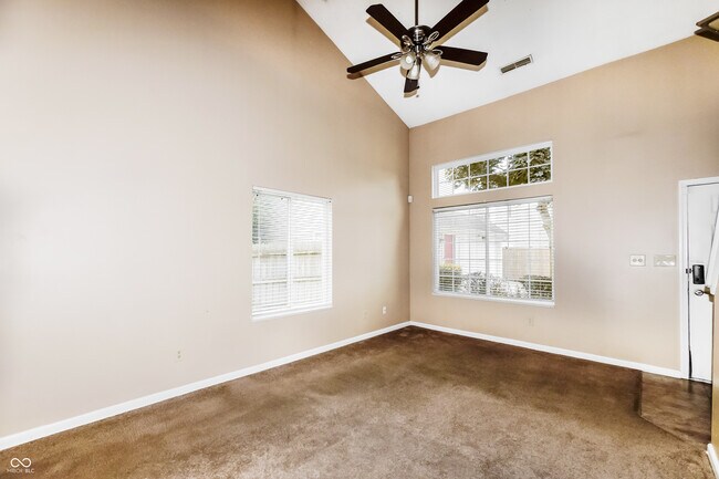 Building Photo - 2525 Grand Fir Dr