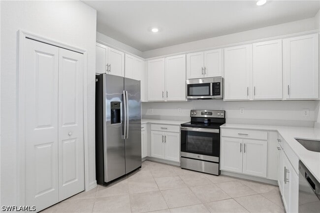 Building Photo - 2215 Dragonfruit Wy