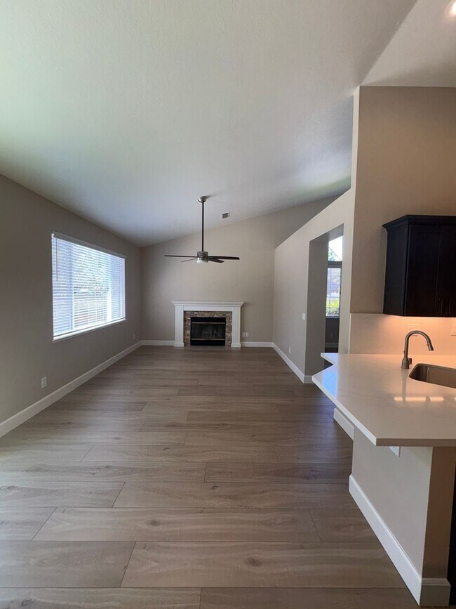 Building Photo - 798 Shannon Dr