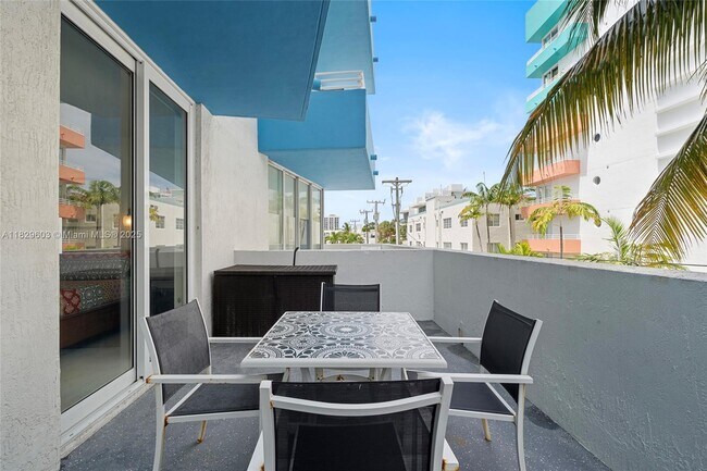 Building Photo - 225 Collins Ave