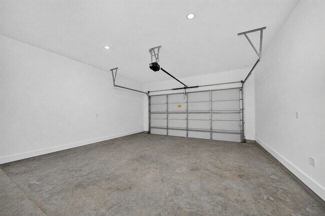 Building Photo - 2421 Harrington St
