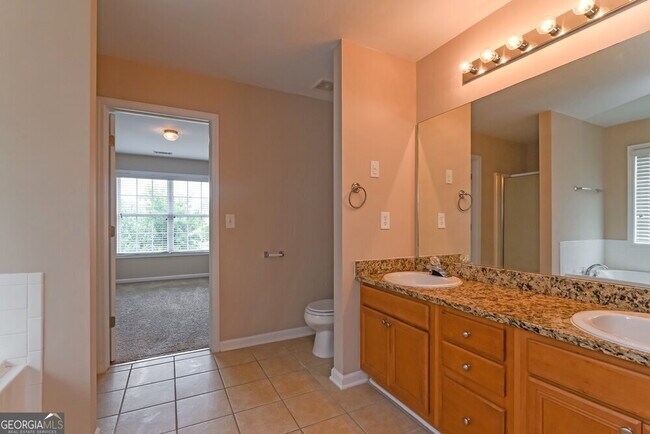 Building Photo - 917 Southfork Dr