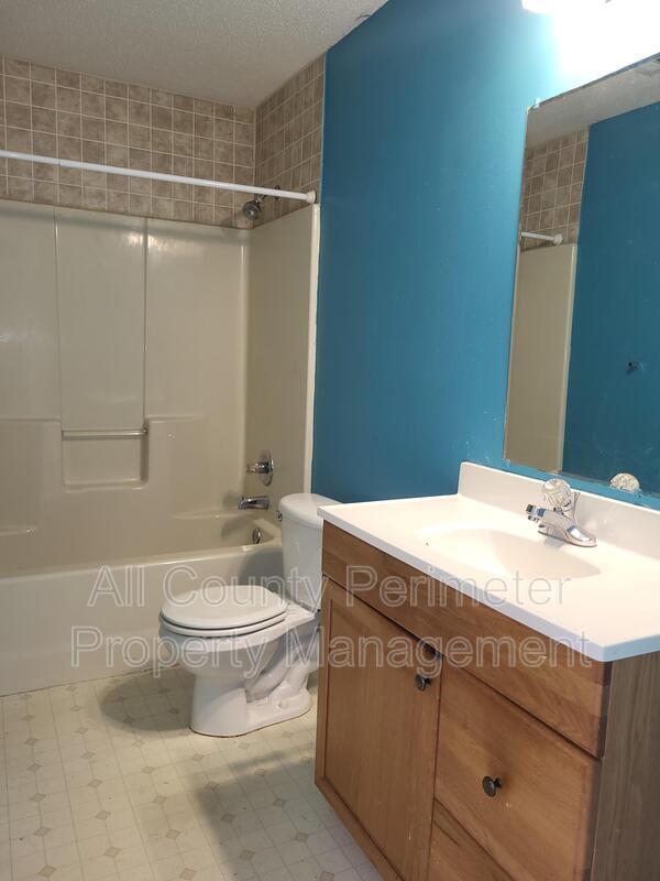 Building Photo - 304 Orchard Way