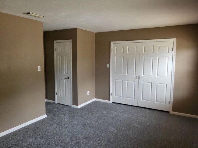 Building Photo - THALIA WAYSIDE TOWNHOMES