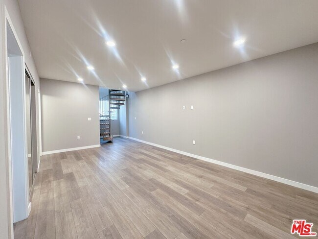 Building Photo - 1107 S Hobart Blvd
