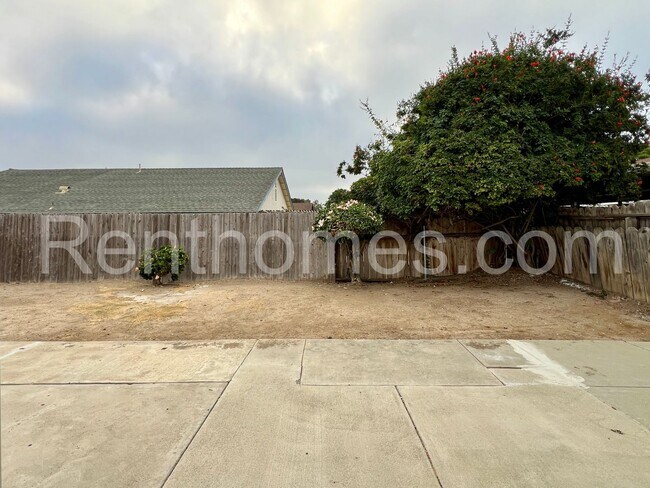 Building Photo - 11303 Kelowna Rd