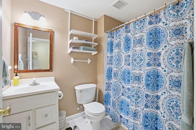 Building Photo - 5767 Bush Hill Dr