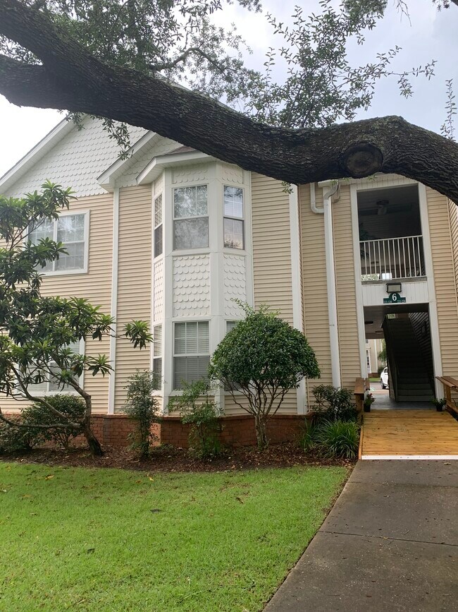 Building exterior (upper floor) - 1501 Partin Dr N