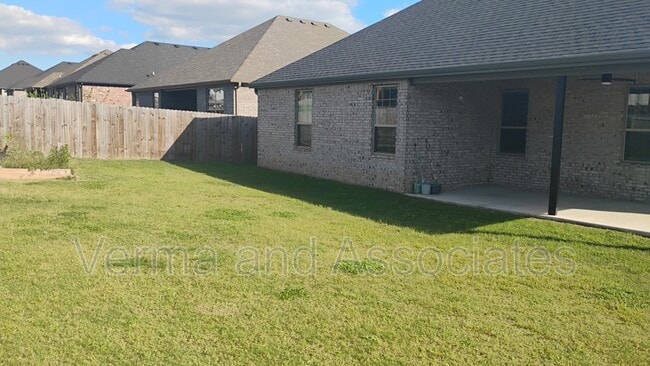 Building Photo - 710 Harbison St