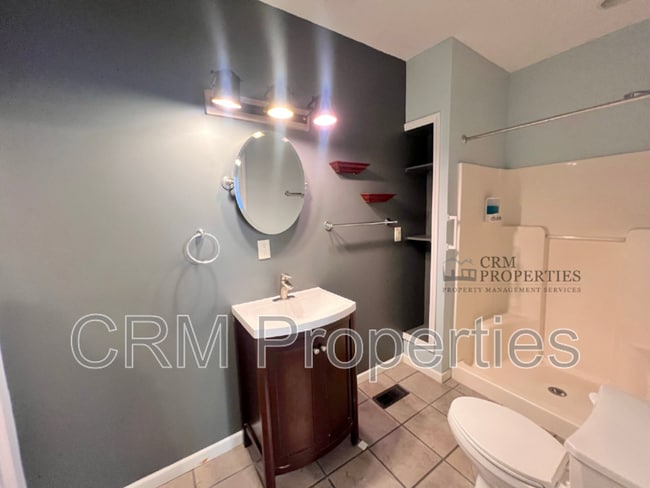 Building Photo - 414 W King St