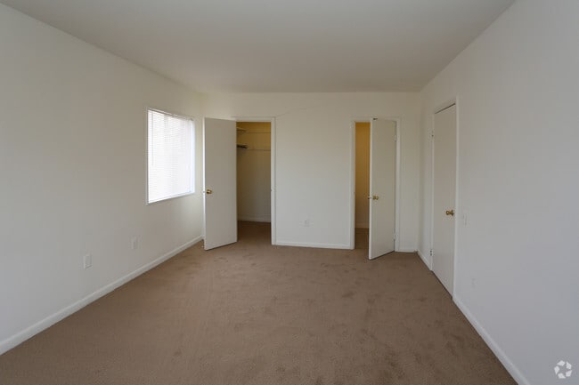 Building Photo - Edgewood Apartments