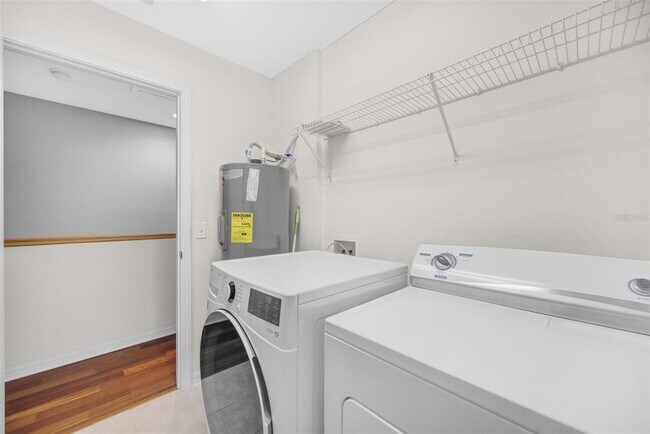 Building Photo - 6928 Hawthorne Trace Ln