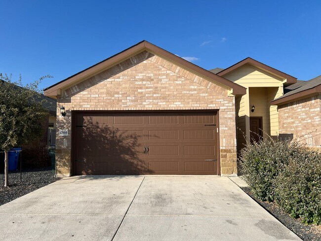 Building Photo - Beautiful Duplex in Seguin!