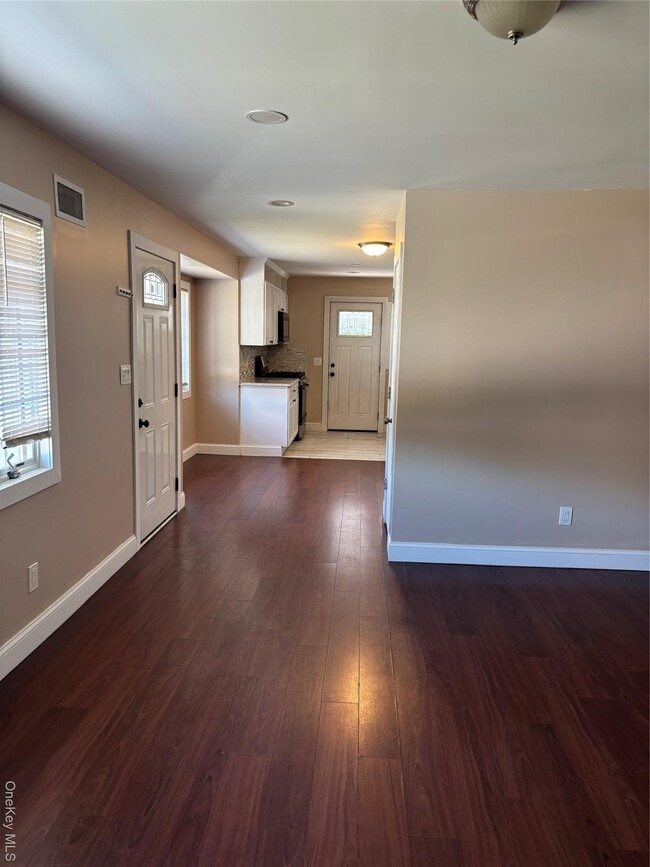 Building Photo - 476 Whittier Ave