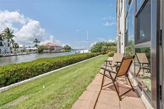 Building Photo - 805 River Point Dr