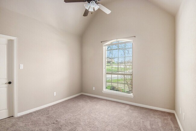 Building Photo - 136 Flying Diamond Dr