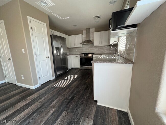 Building Photo - 10973 Sardinia Sands Dr