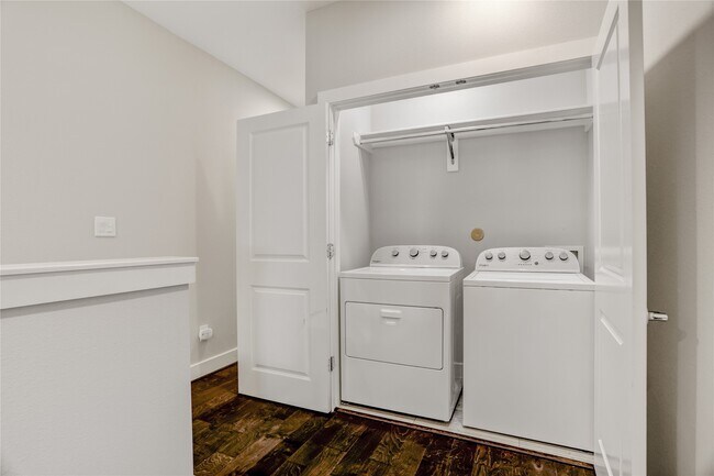 Building Photo - 2413 Chapman St