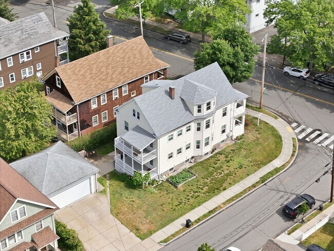 Building Photo - 216 Broadway