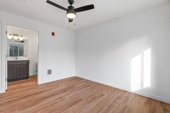 Building Photo - Your New Home Awaits: Enjoy 2 Weeks Free Rent on Select Units!