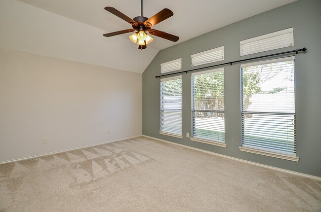 Building Photo - 26006 Palmdale Estate Dr