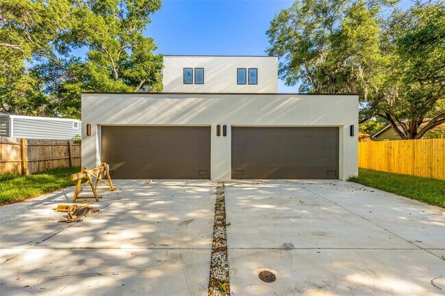 Building Photo - 412 W Amelia Ave